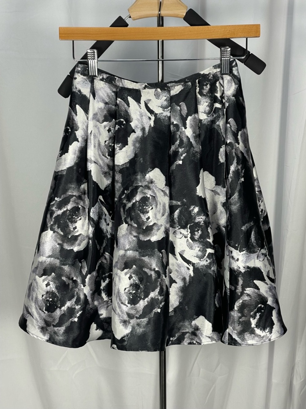 Blonde Nites: Black & White Floral A-Line Mini Skirt w/lining and tutu  Sz 1